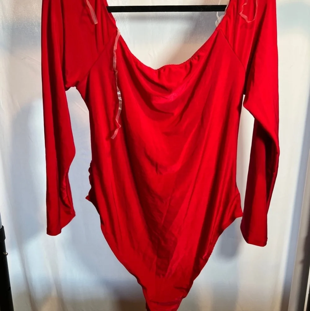 ruched v neck bodysuit - Picture 4 of 4